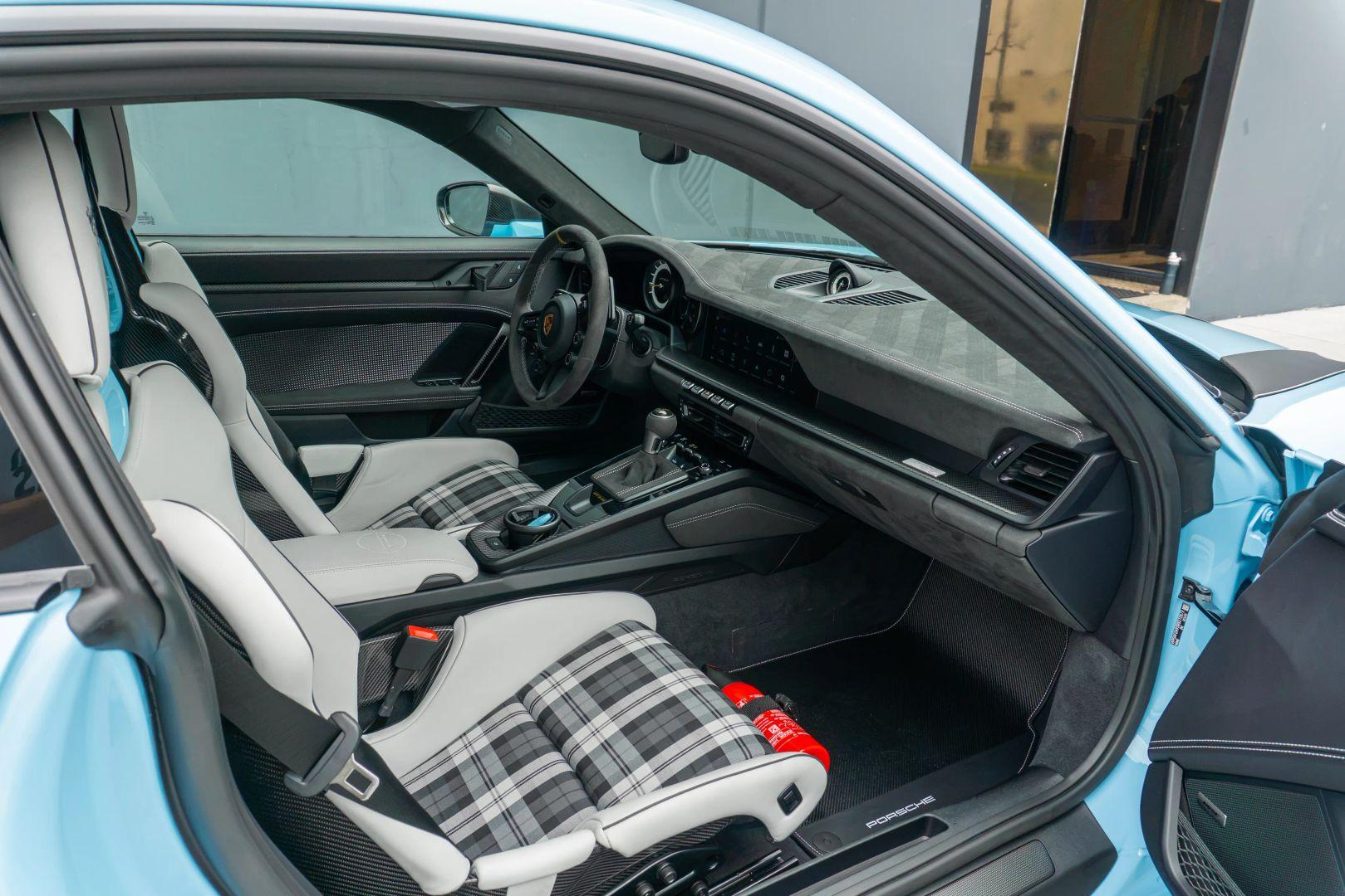 2024 Porsche 911 — photo 3 of 4