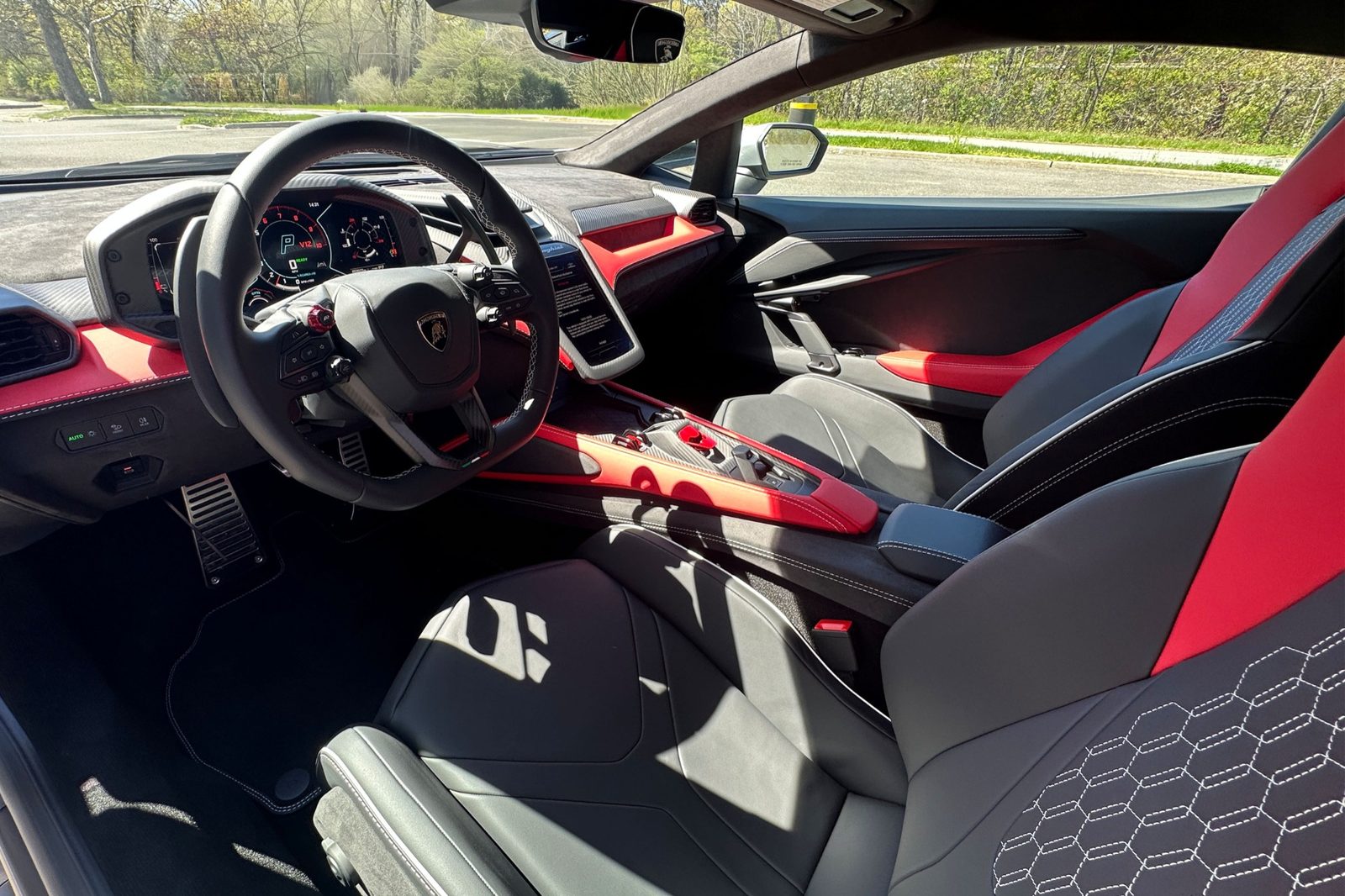 2026 Lamborghini Revuelto — photo 3 of 4