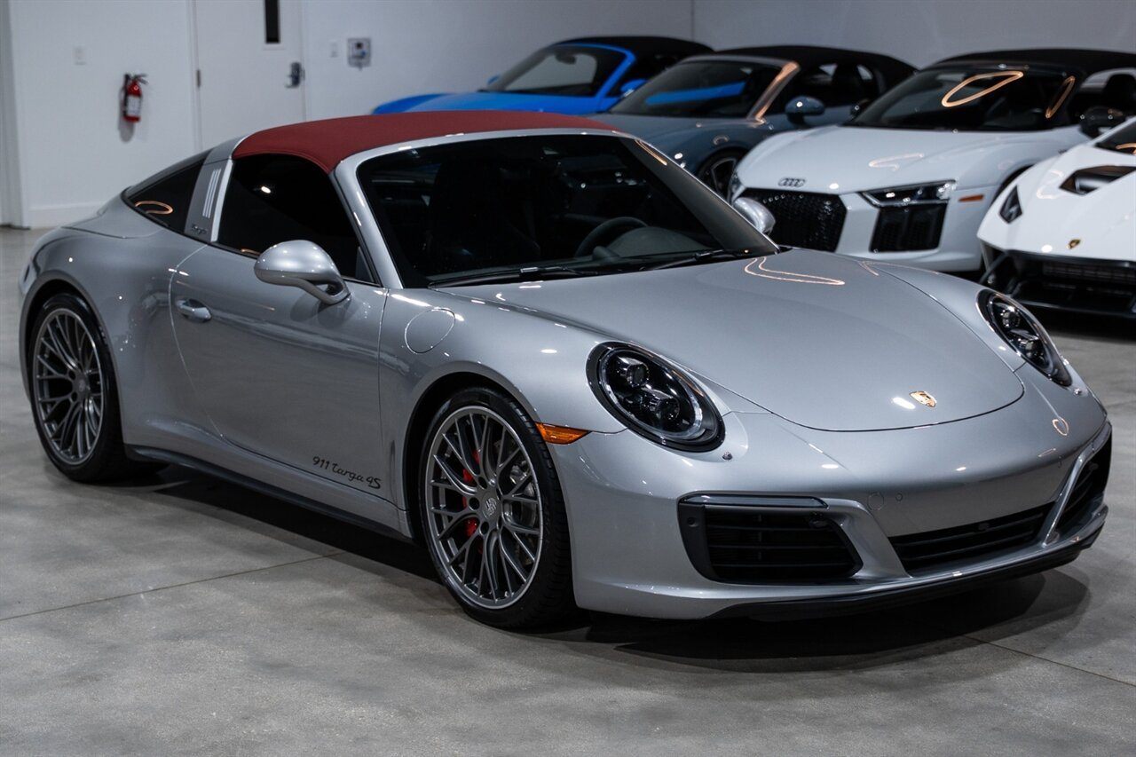 2017 Porsche 911 — photo 1 of 4