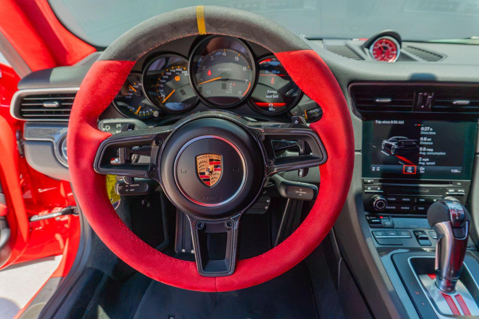 2018 Porsche 911 — photo 3 of 4