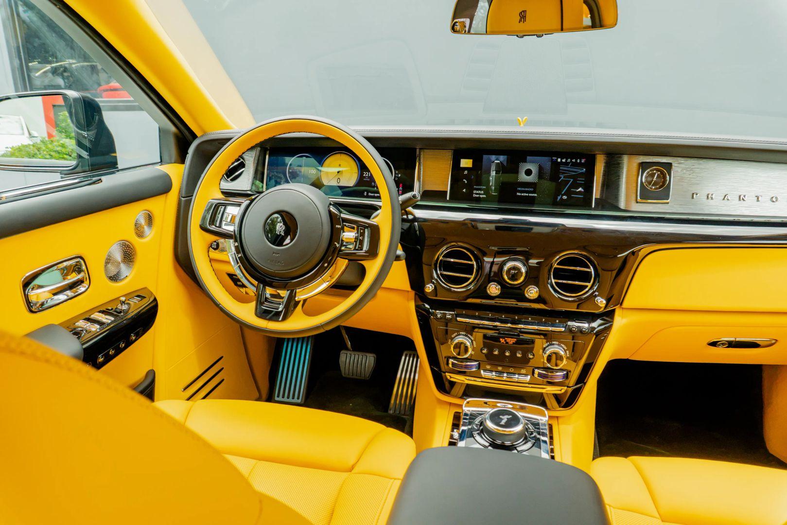 2027 Rolls-Royce Phantom — photo 3 of 4