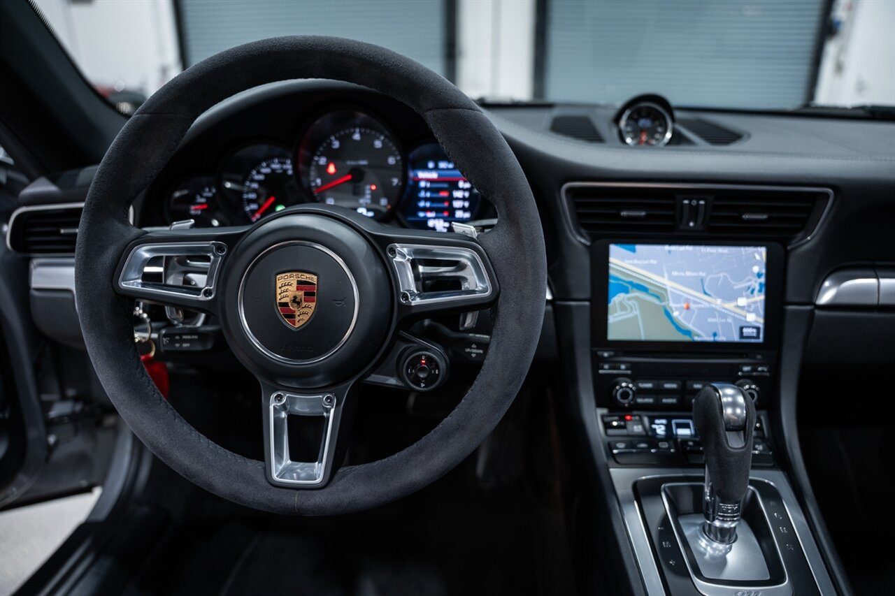 2017 Porsche 911 — photo 3 of 4