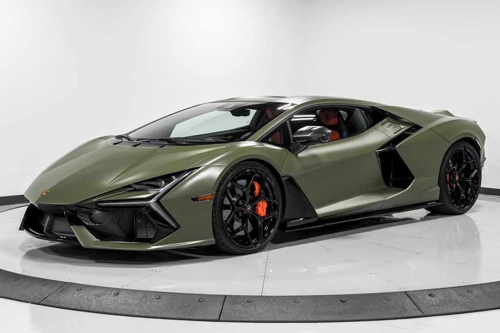 2024 Lamborghini Revuelto — photo 1 of 4