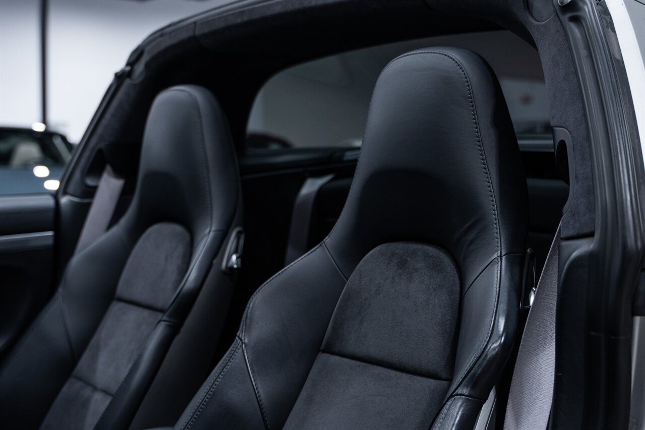 2017 Porsche 911 — photo 4 of 4