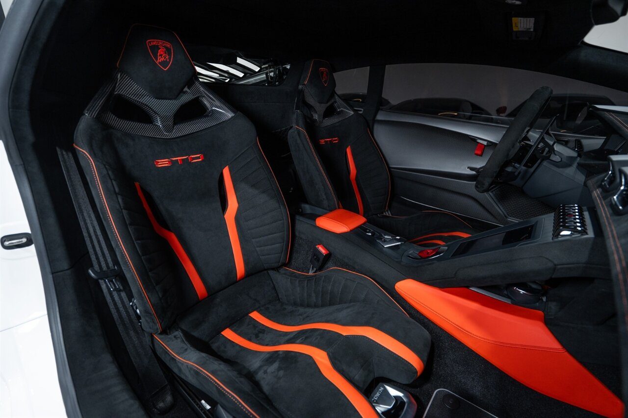 2022 Lamborghini Huracan STO — photo 4 of 4