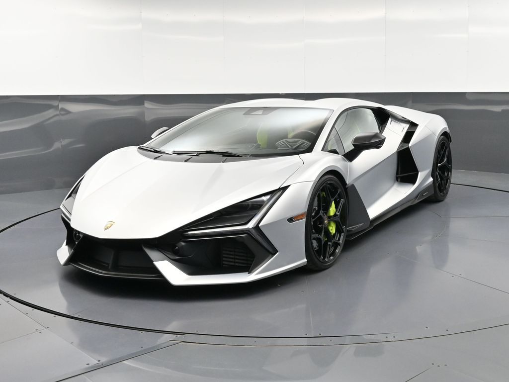 2024 Lamborghini Revuelto — photo 1 of 4