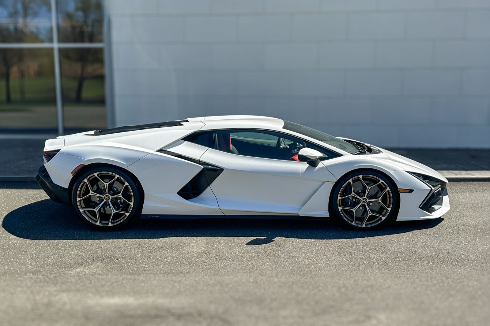 2026 Lamborghini Revuelto — photo 2 of 4