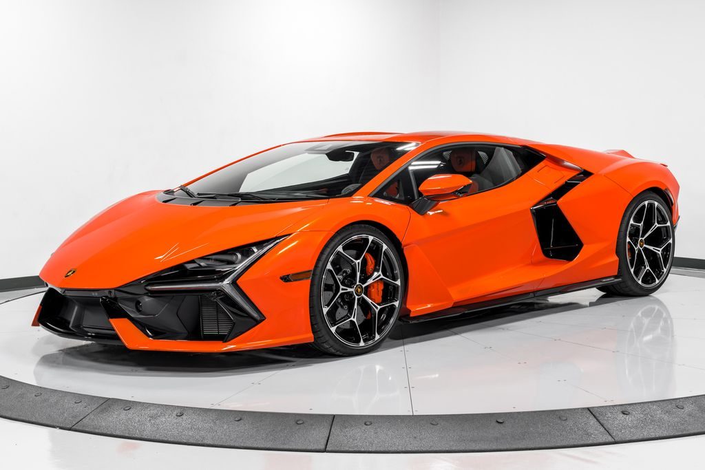 2024 Lamborghini Revuelto — photo 1 of 4