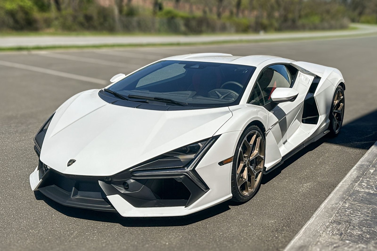 2026 Lamborghini Revuelto — photo 1 of 4
