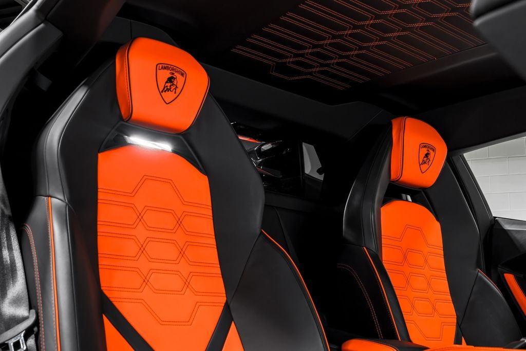 2024 Lamborghini Revuelto — photo 4 of 4