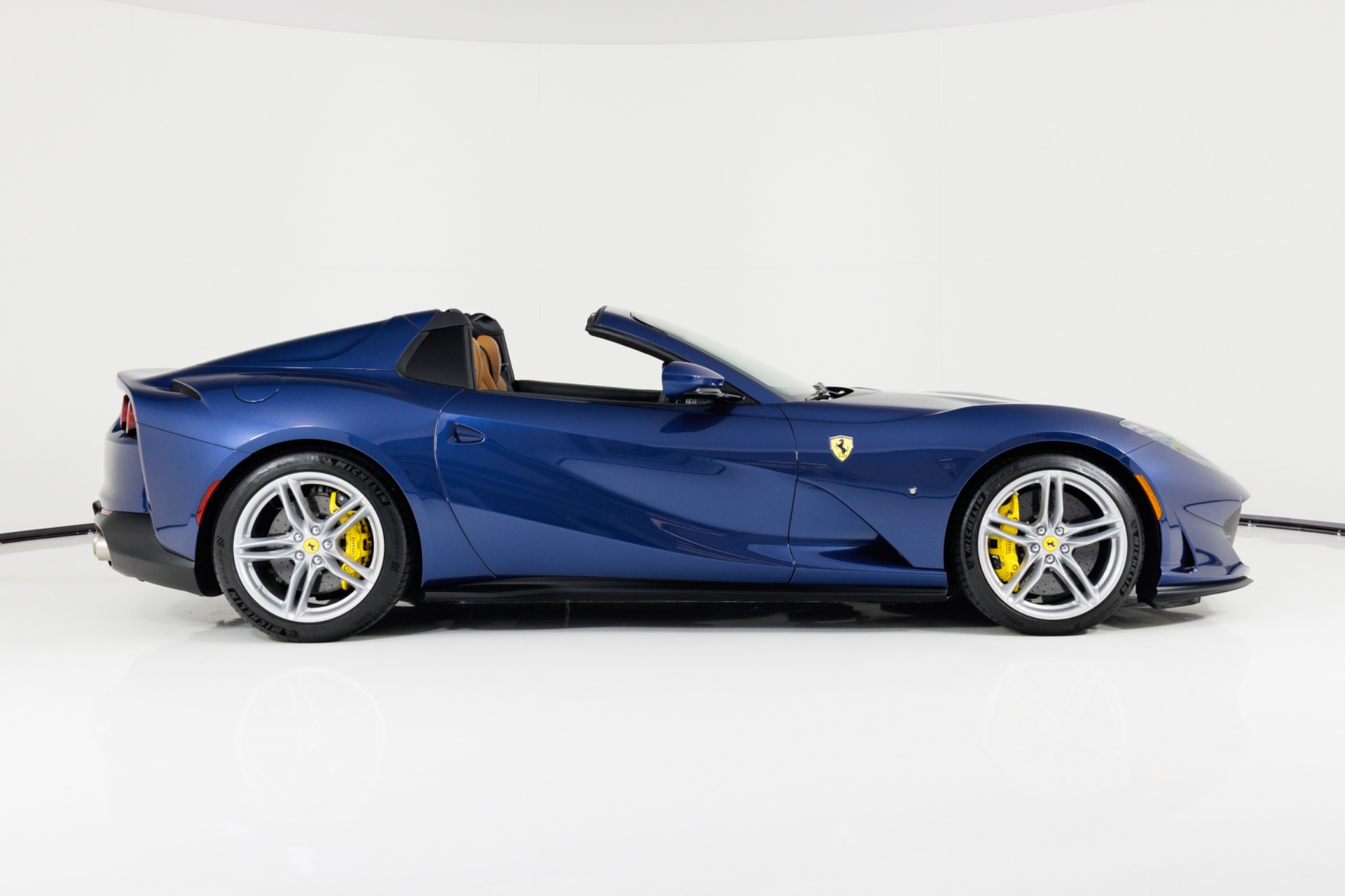 2021 Ferrari 812 GTS — photo 2 of 4