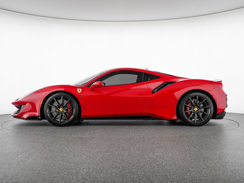2019 Ferrari 488 Pista — photo 2 of 4