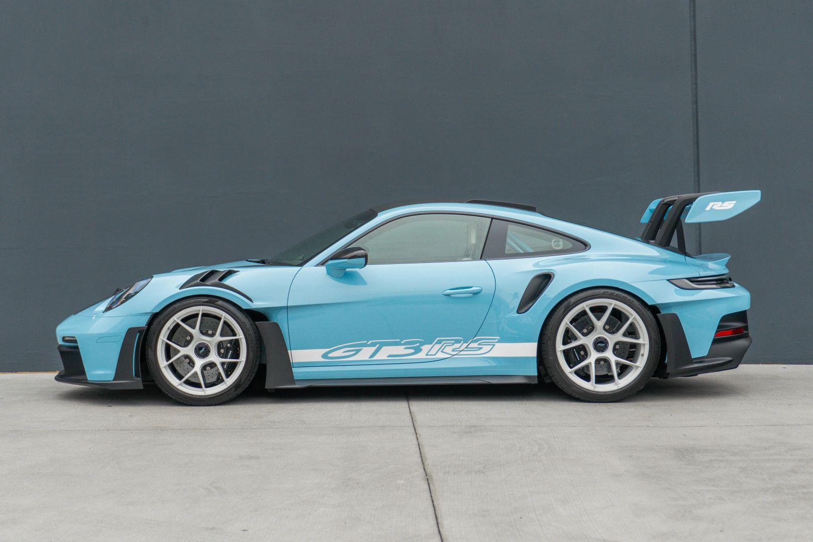 2024 Porsche 911 — photo 2 of 4