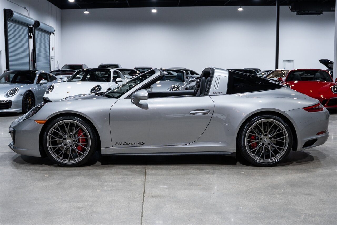 2017 Porsche 911 — photo 2 of 4
