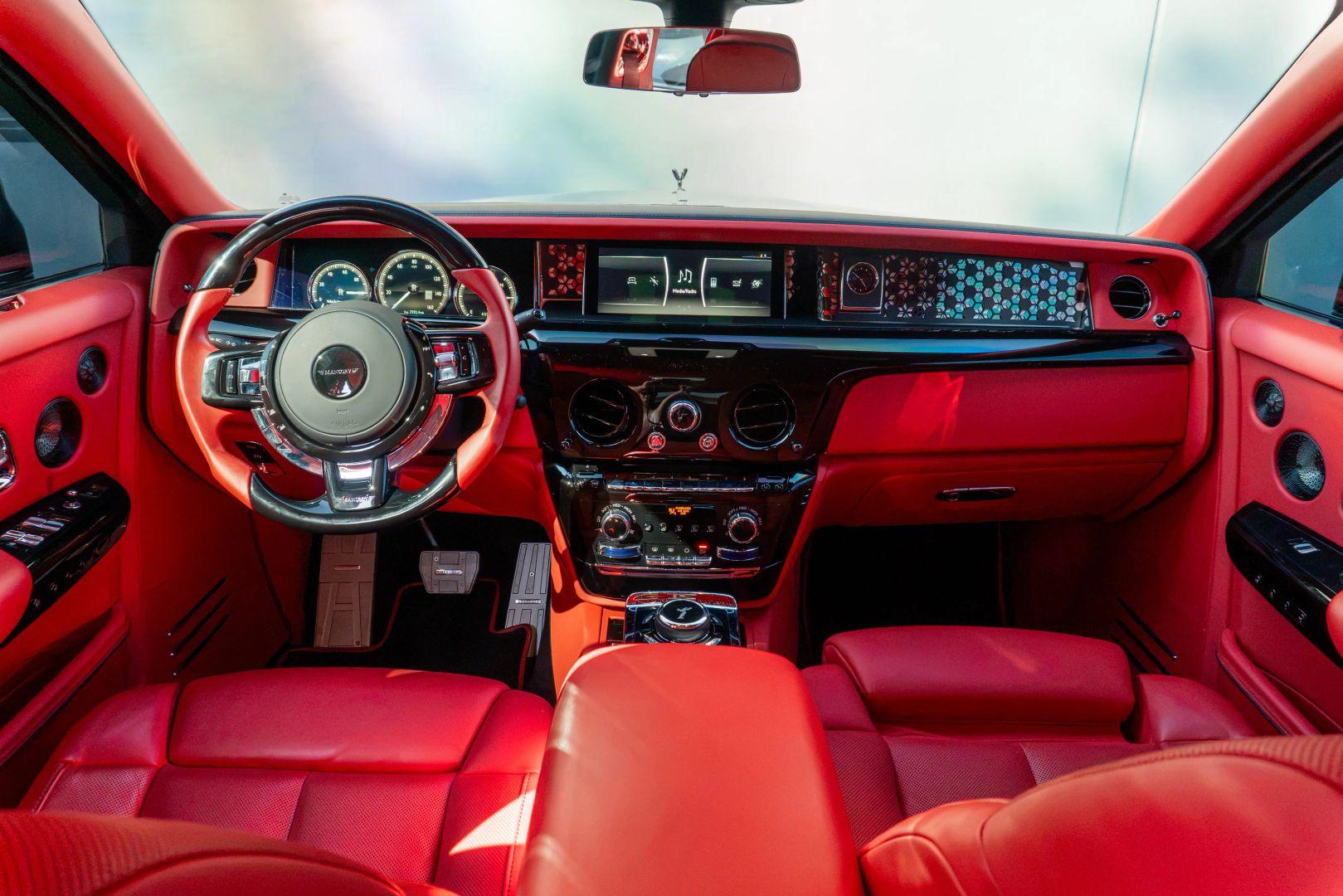 2024 Rolls-Royce Phantom — photo 3 of 4