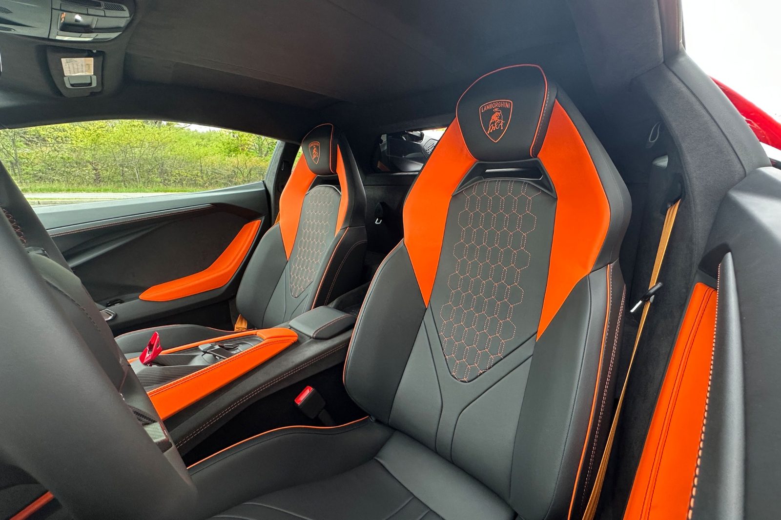 2026 Lamborghini Revuelto — photo 4 of 4