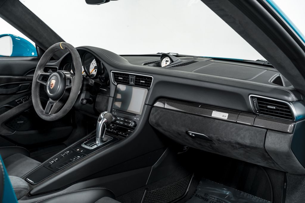 2018 Porsche 911 — photo 3 of 4