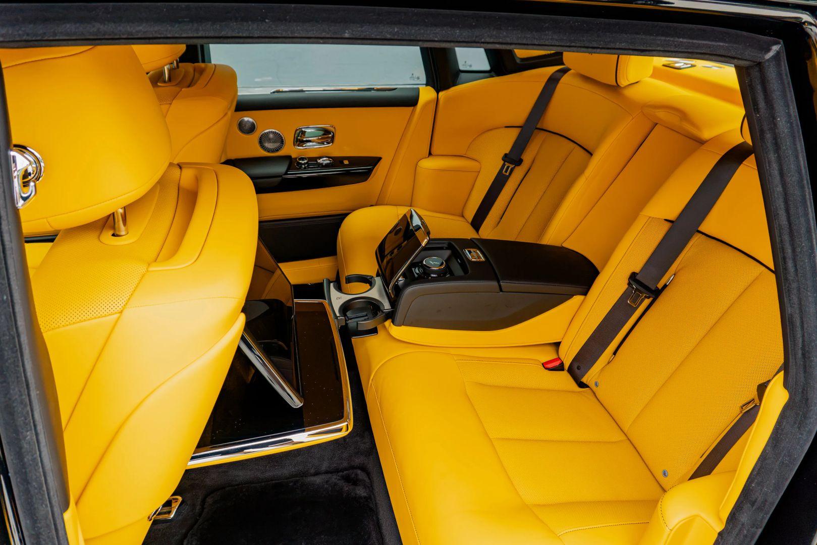 2027 Rolls-Royce Phantom — photo 4 of 4