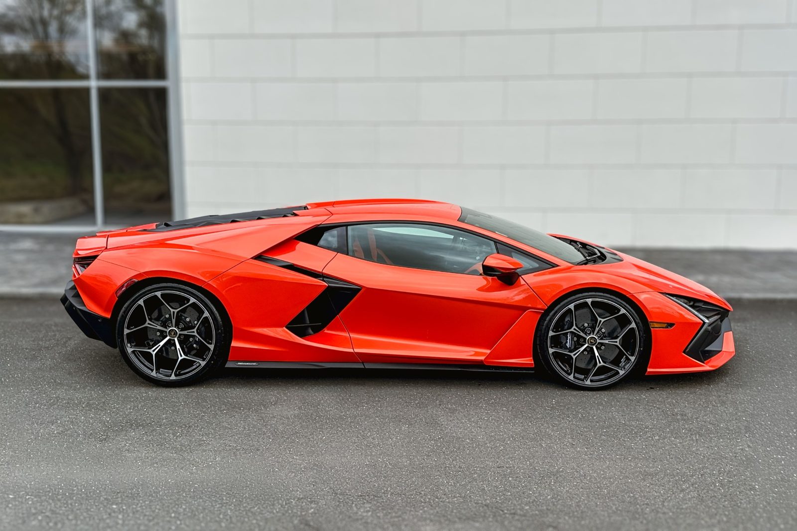 2026 Lamborghini Revuelto — photo 2 of 4