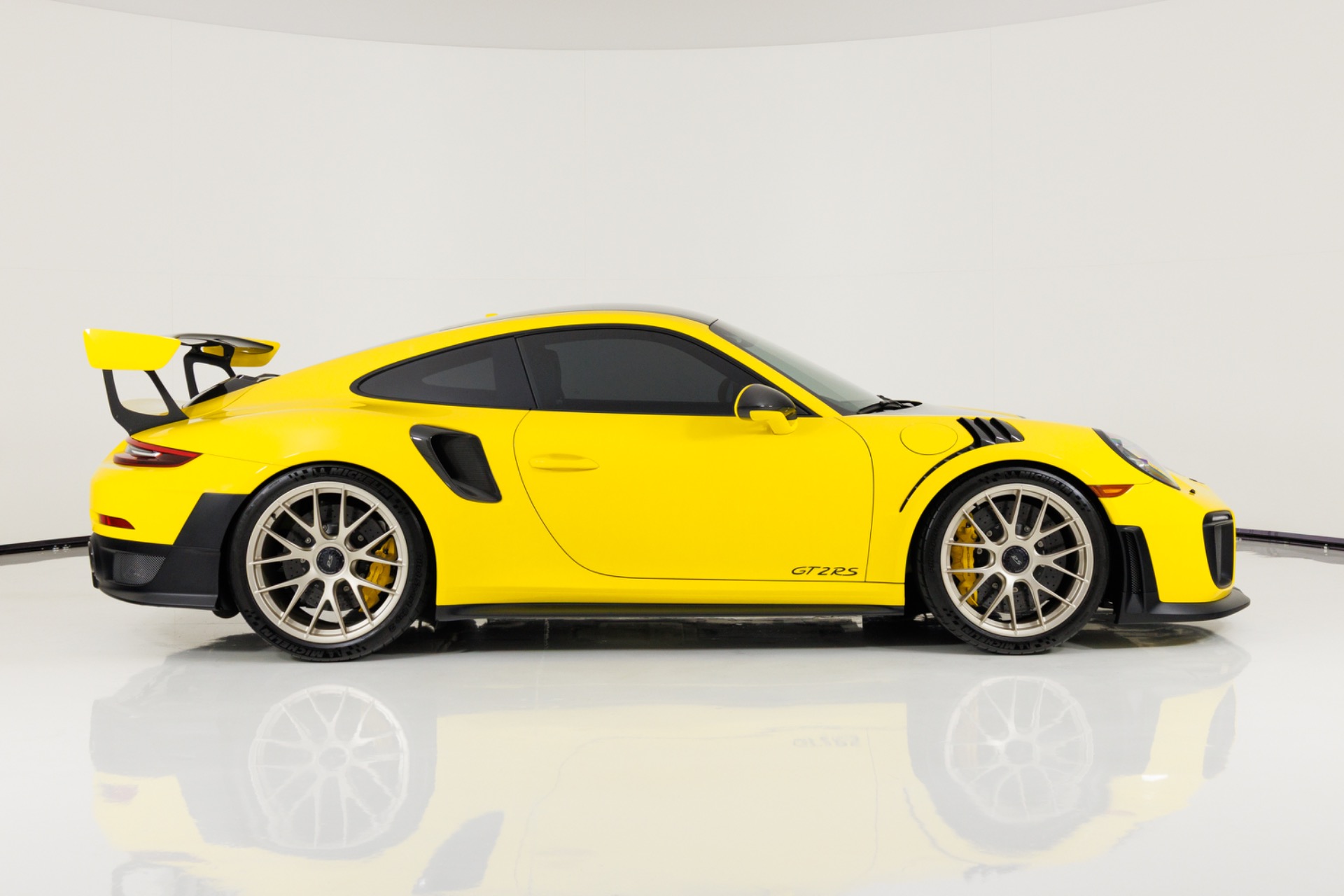 2018 Porsche 911 — photo 2 of 4