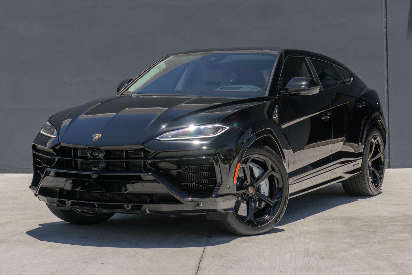 2026 Lamborghini Urus — photo 1 of 4