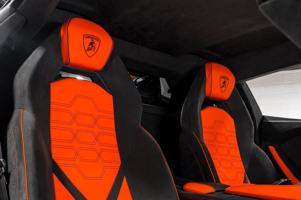 2024 Lamborghini Revuelto — photo 4 of 4
