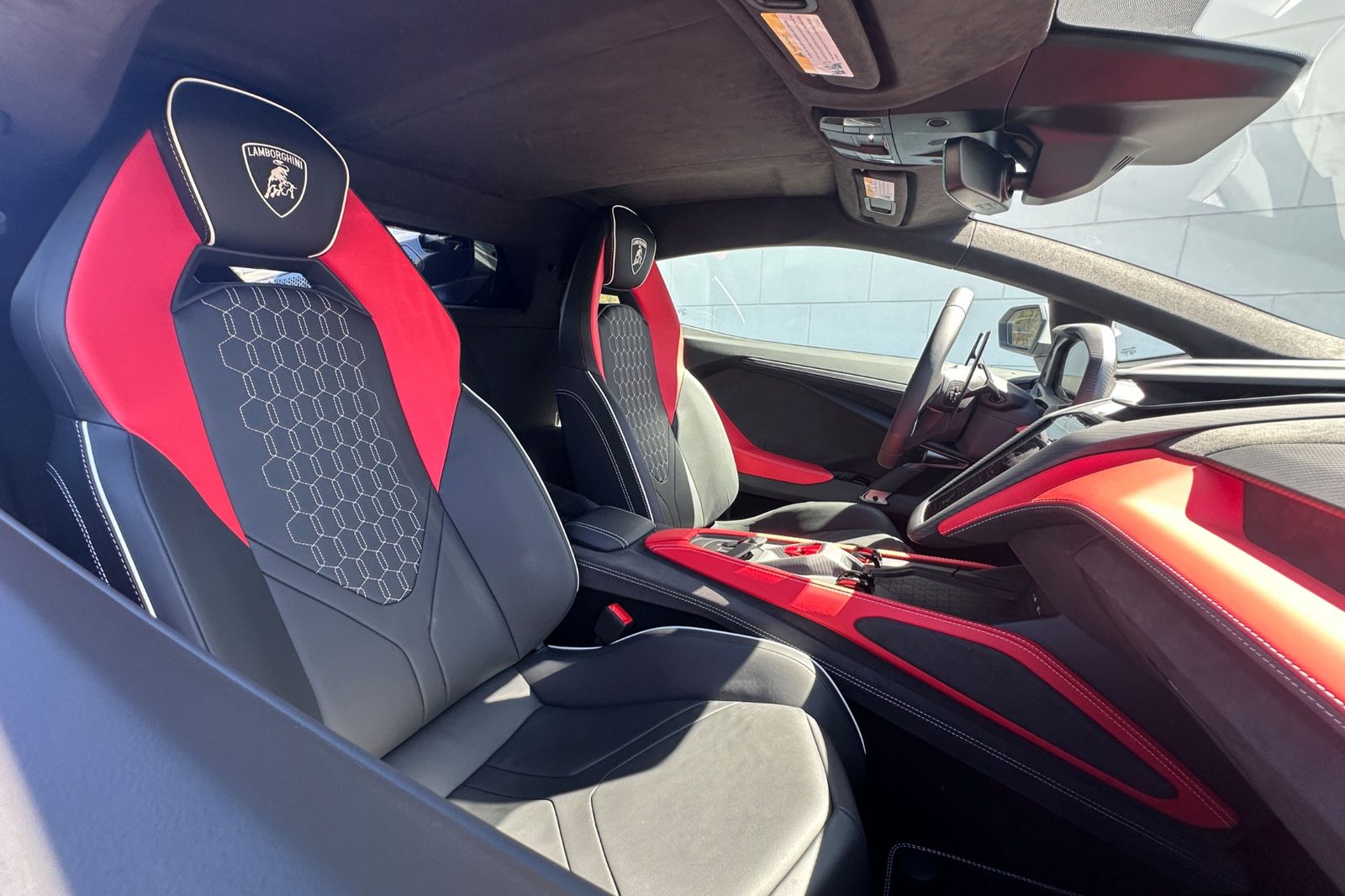 2026 Lamborghini Revuelto — photo 4 of 4